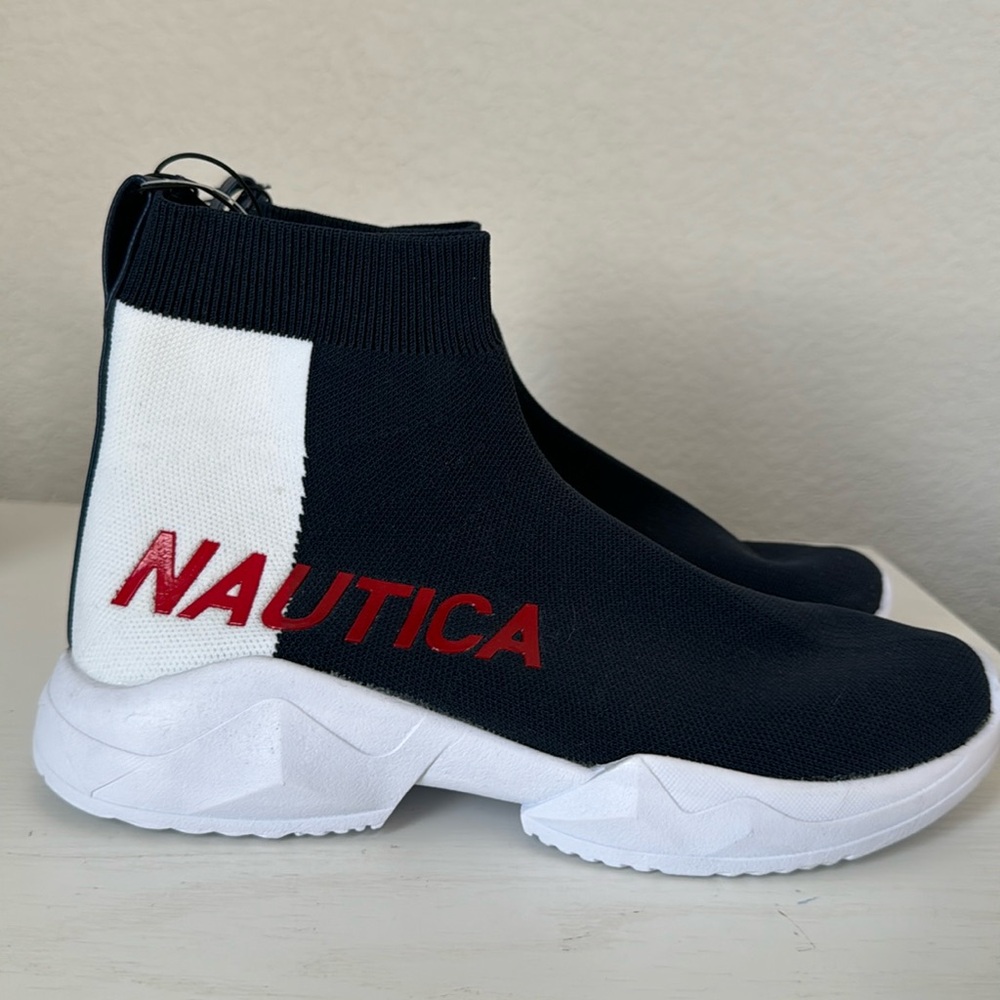 Women’s Nautica lightweigh sneakers size 6.5
